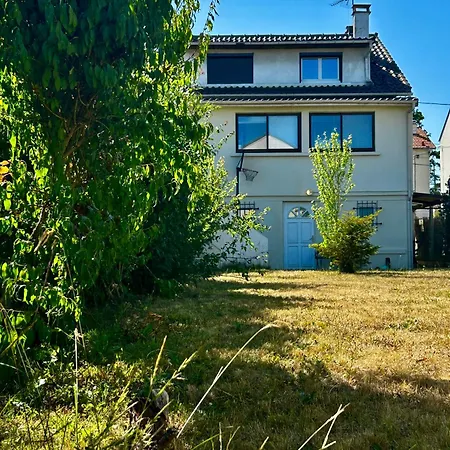 A 30 Min Des Parcs Asterix Et Disneyland *